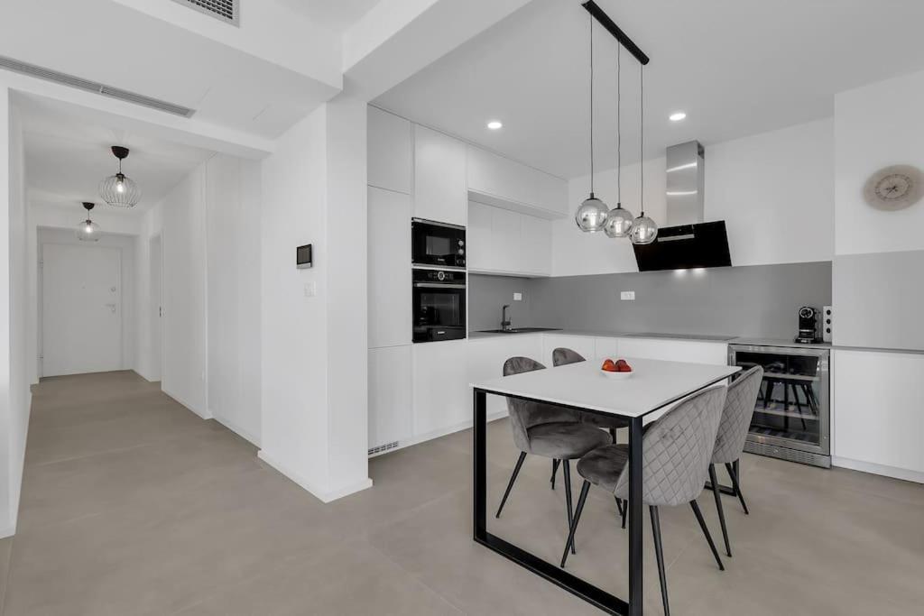 Apartman Delux With Private Pool - Makarska Exklusiv Tucepi Exterior photo