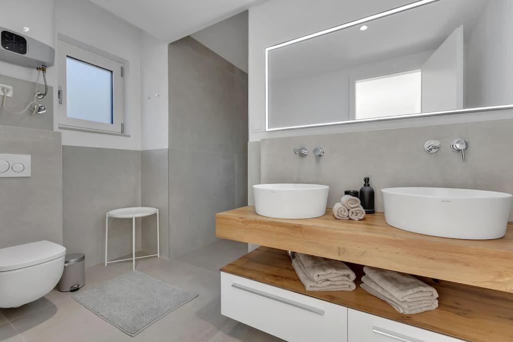 Apartman Delux With Private Pool - Makarska Exklusiv Tucepi Exterior photo