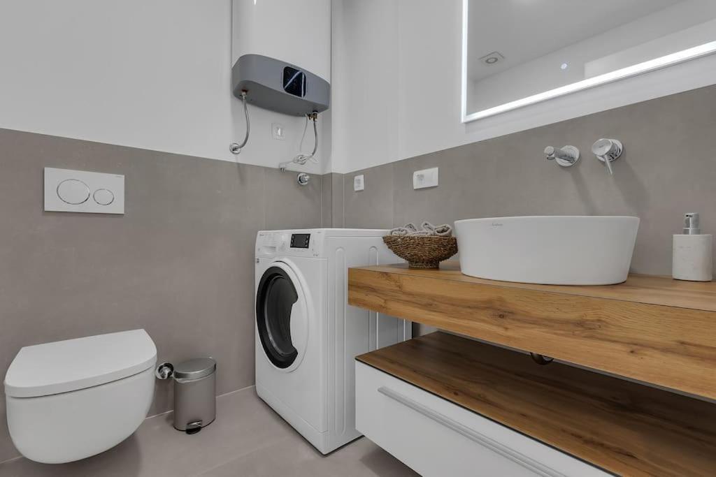 Apartman Delux With Private Pool - Makarska Exklusiv Tucepi Exterior photo