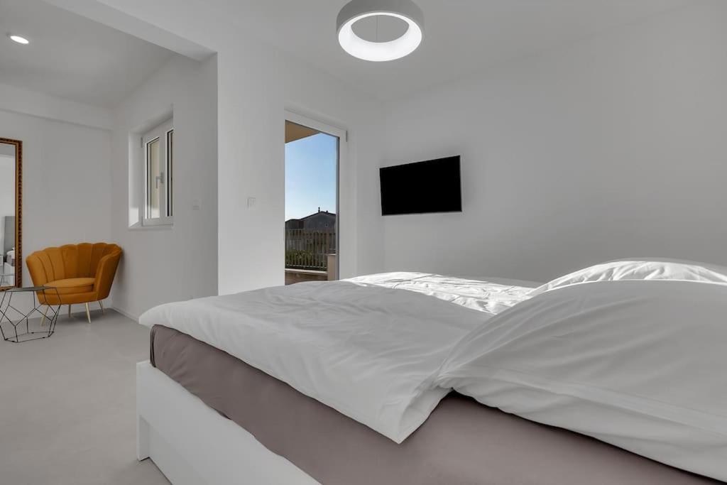 Apartman Delux With Private Pool - Makarska Exklusiv Tucepi Exterior photo