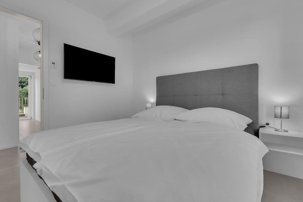 Apartman Delux With Private Pool - Makarska Exklusiv Tucepi Exterior photo