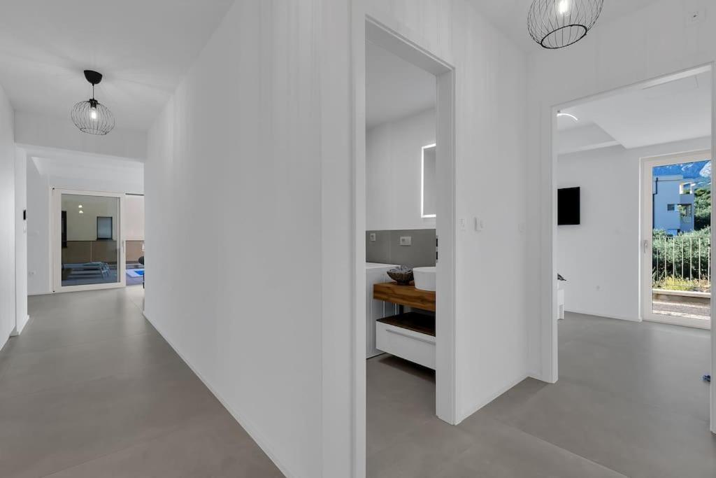 Apartman Delux With Private Pool - Makarska Exklusiv Tucepi Exterior photo